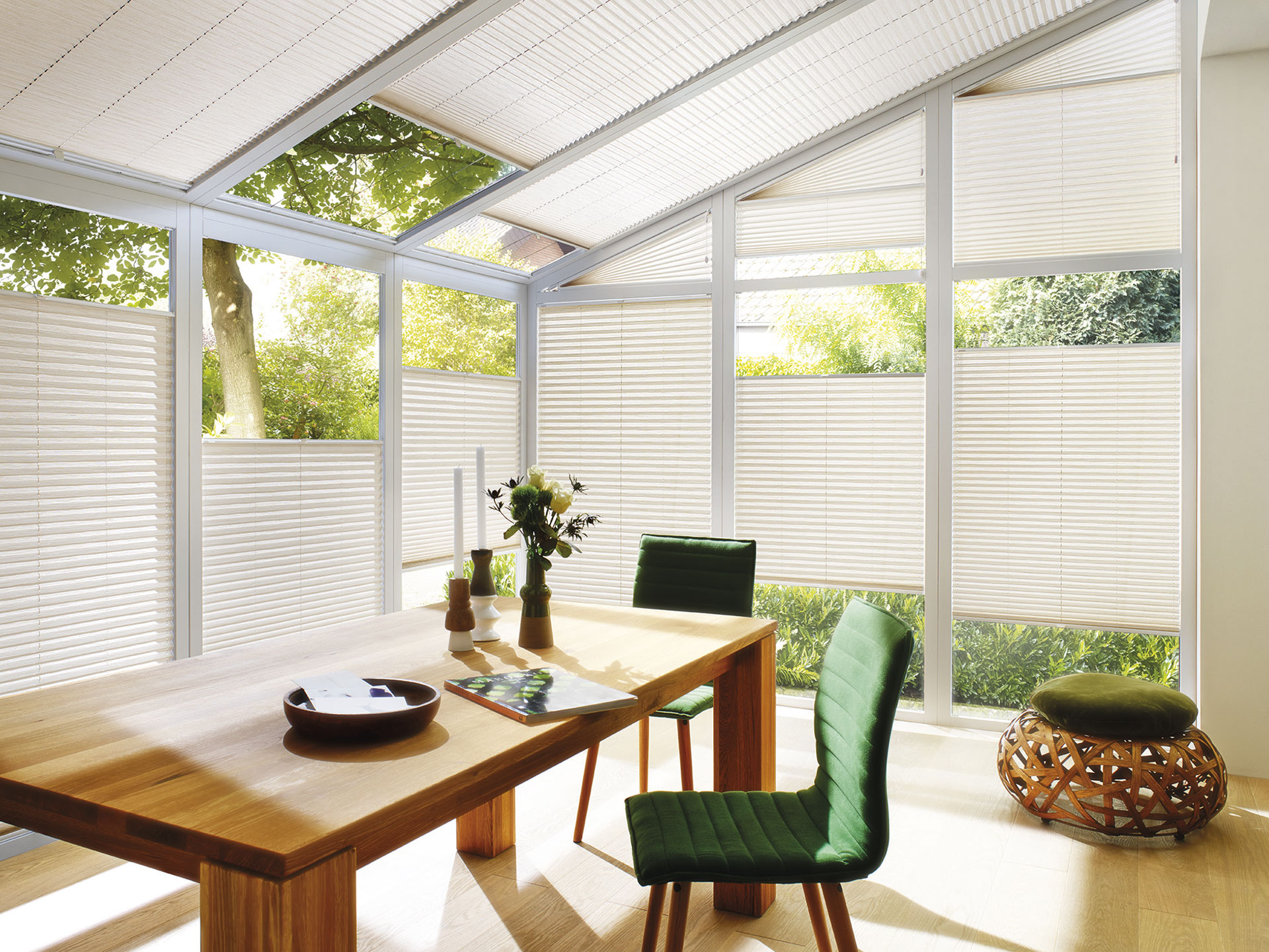 KADECO Plissees nach Maß mit Stoff 30401 Plissees in Beige von KADECO im Wintergarten mit komfortabler Bedienung.